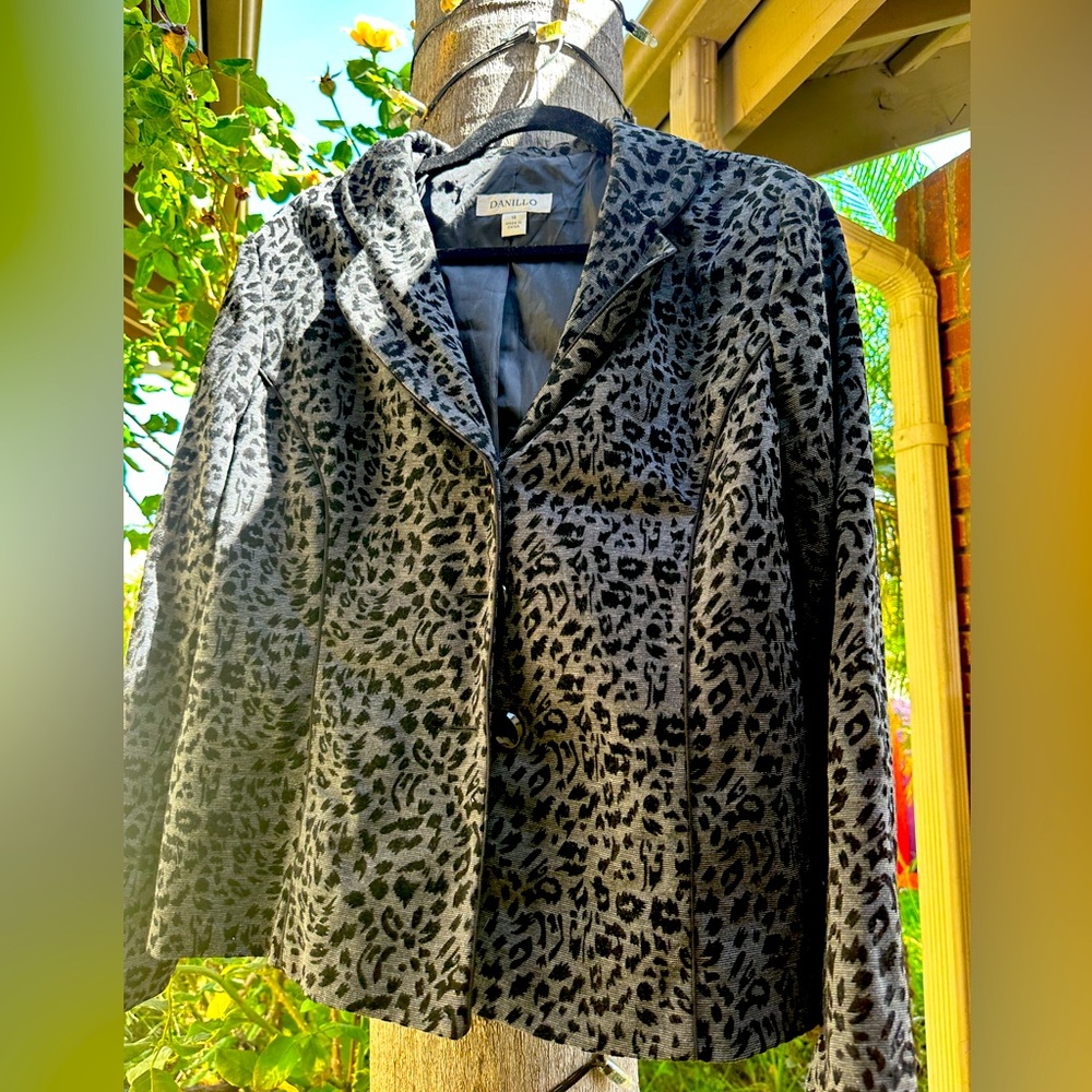Danillo gray, leopard, suit jacket!